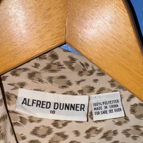 🐆🐆🐆Alfred Dunner Tan Leopard Print Blouse - Picture 2 of 12